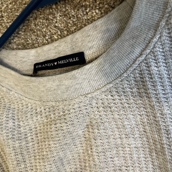 Brandy Melville Cropped Waffle Knit Long Sleeve One Size - Light gray - Raw Hem - Picture 2 of 7